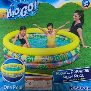 inflatable splash pool new in box.  66” diameter
